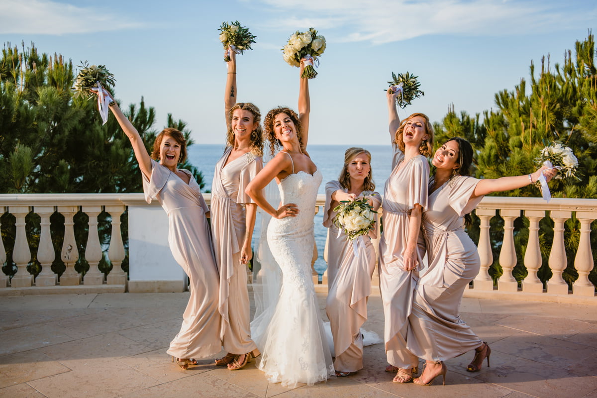 Ultimate Ways to Entertain Your Guests at Your Destination Wedding 21 Discover the most epic entertainment ideas for destination weddings, from music to the menu and sun-up to sundown. Ready to make it awesome?