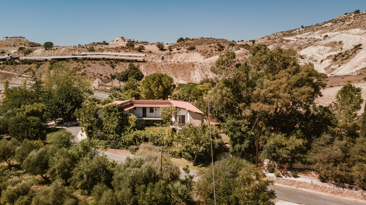 Fiona and Paul opted for a destination Cyprus celebration and had the most romantic Vasilias wedding in the Aphrodite Hills. Check it out and be inspired...