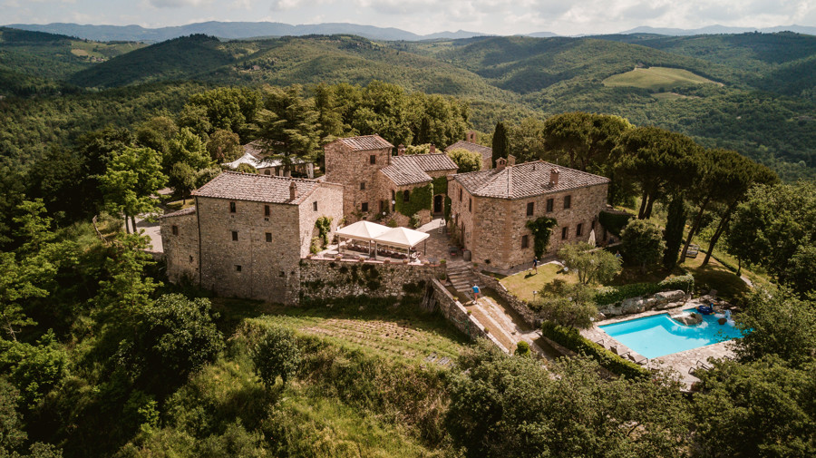 If you're planning a wedding in Tuscany or dreaming of a destination big day, don't miss this couple's Livernano Estate Wedding, inspired by Italian wine...
