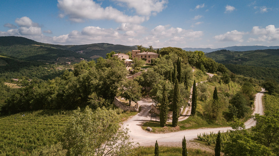 If you're planning a wedding in Tuscany or dreaming of a destination big day, don't miss this couple's Livernano Estate Wedding, inspired by Italian wine...