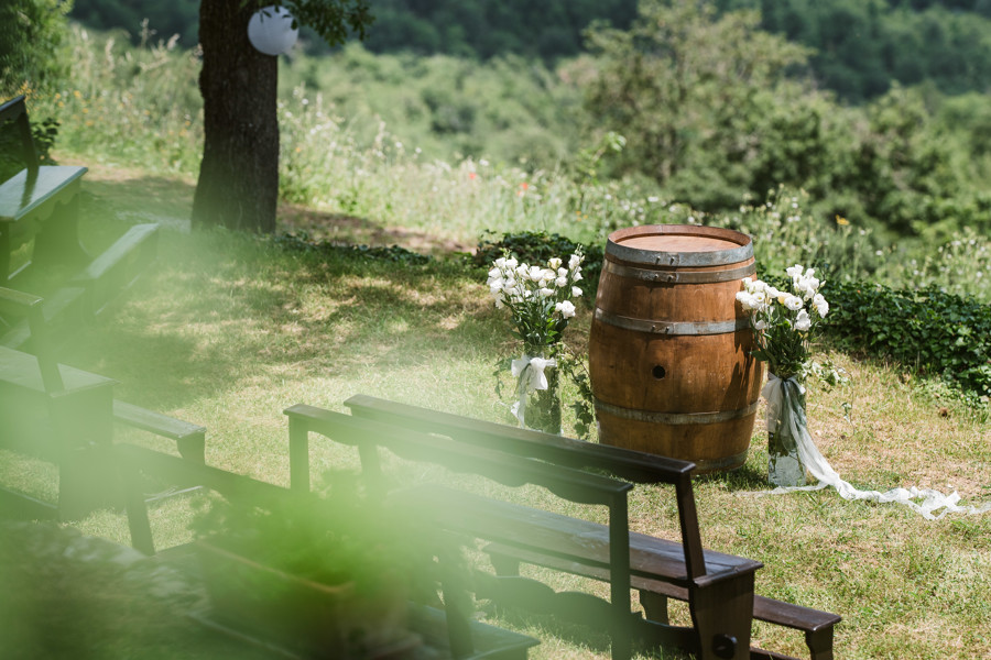 If you're planning a wedding in Tuscany or dreaming of a destination big day, don't miss this couple's Livernano Estate Wedding, inspired by Italian wine...