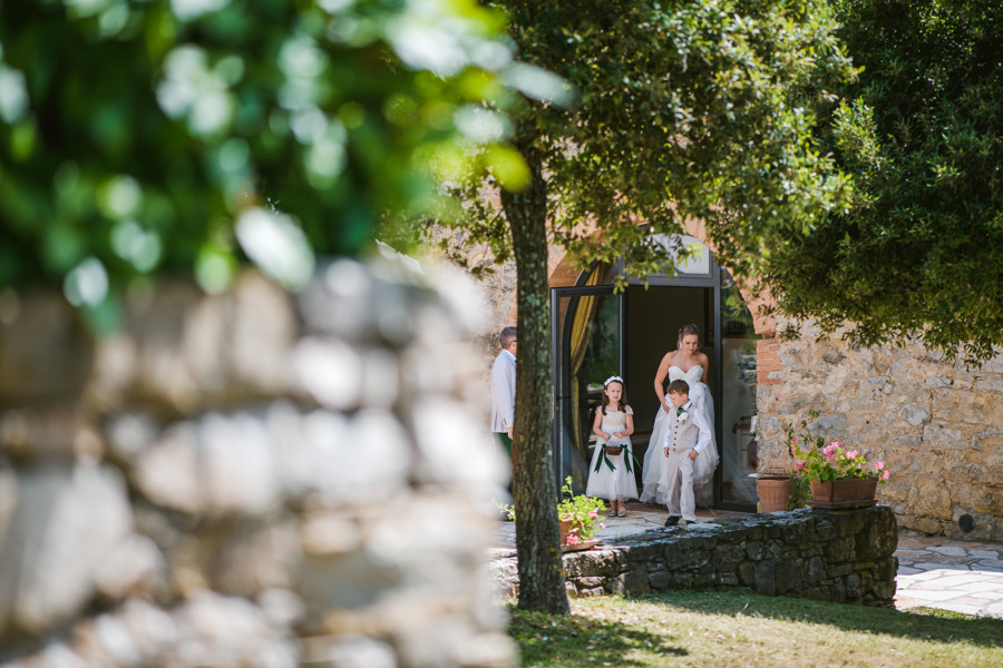 If you're planning a wedding in Tuscany or dreaming of a destination big day, don't miss this couple's Livernano Estate Wedding, inspired by Italian wine...