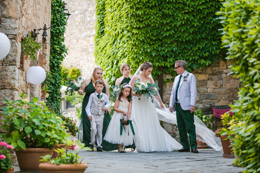 If you're planning a wedding in Tuscany or dreaming of a destination big day, don't miss this couple's Livernano Estate Wedding, inspired by Italian wine...