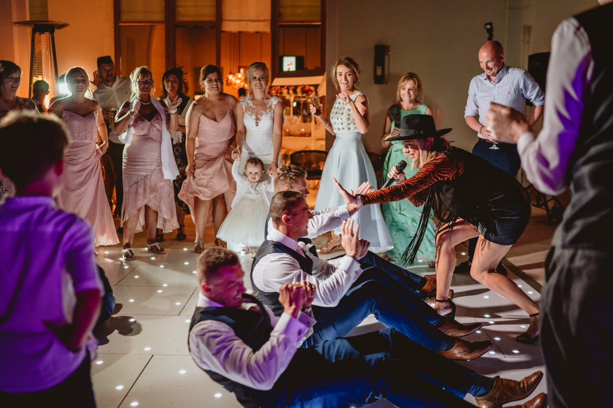 Ultimate Ways to Entertain Your Guests at Your Destination Wedding 8 Discover the most epic entertainment ideas for destination weddings, from music to the menu and sun-up to sundown. Ready to make it awesome?