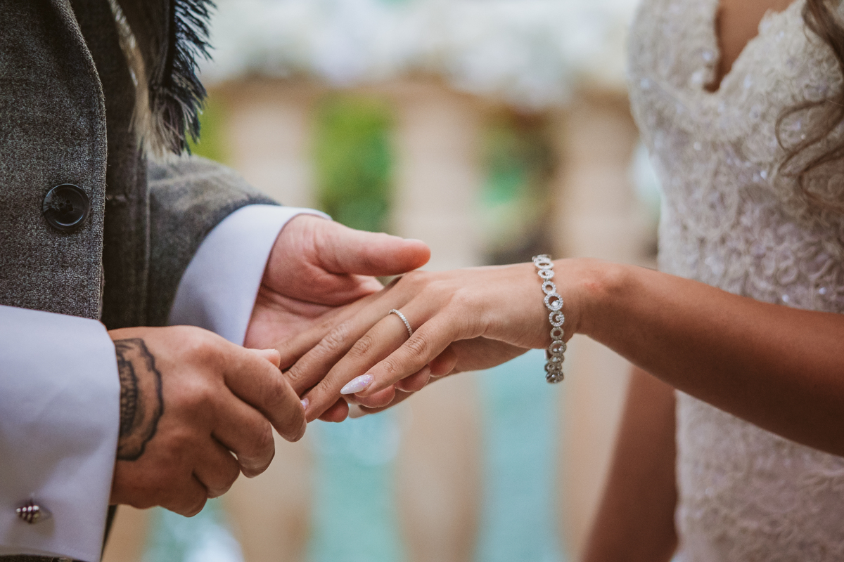 Glide behind the scenes of Kitty and Kevin's totally luxurious and romantic Aiya Napa wedding with us, their Olympic Lagoon wedding photographer.