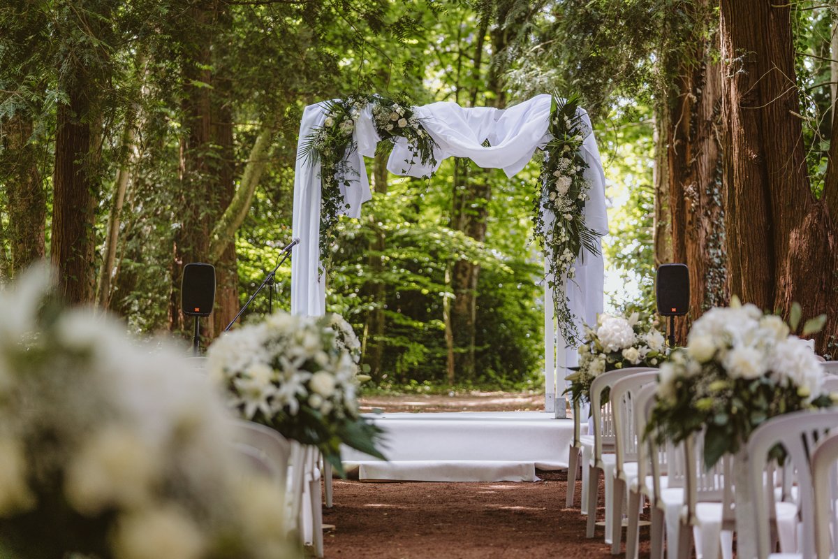 Fall head over heels for some of our most romantic and breath-taking moments of 2019, captured in real time by best Cyprus wedding photographer Beziique.