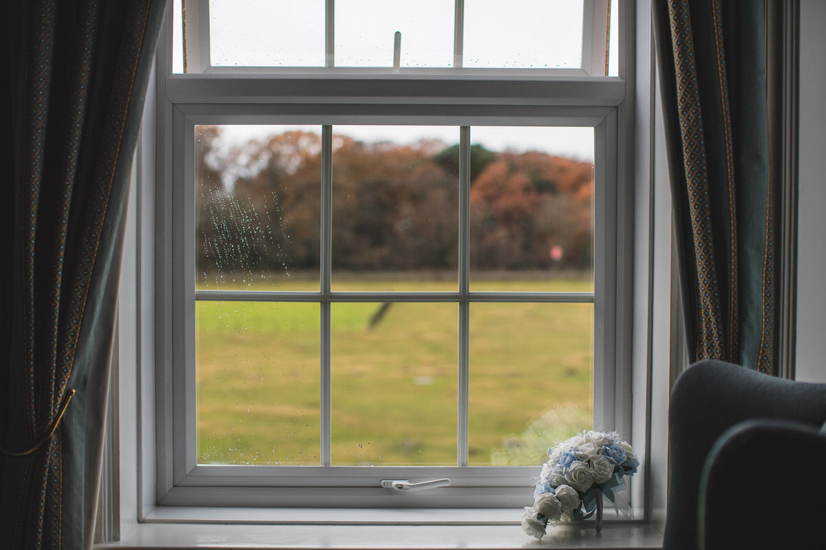 Hampshire Wedding photographer Beziique Weddings