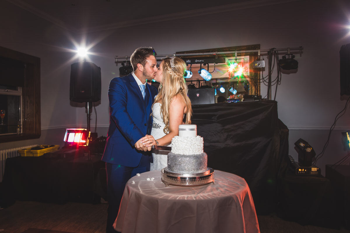Hampshire Wedding photographer Beziique Weddings